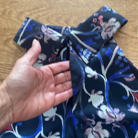 Charles Henry floral dress. - Picture 4 of 5